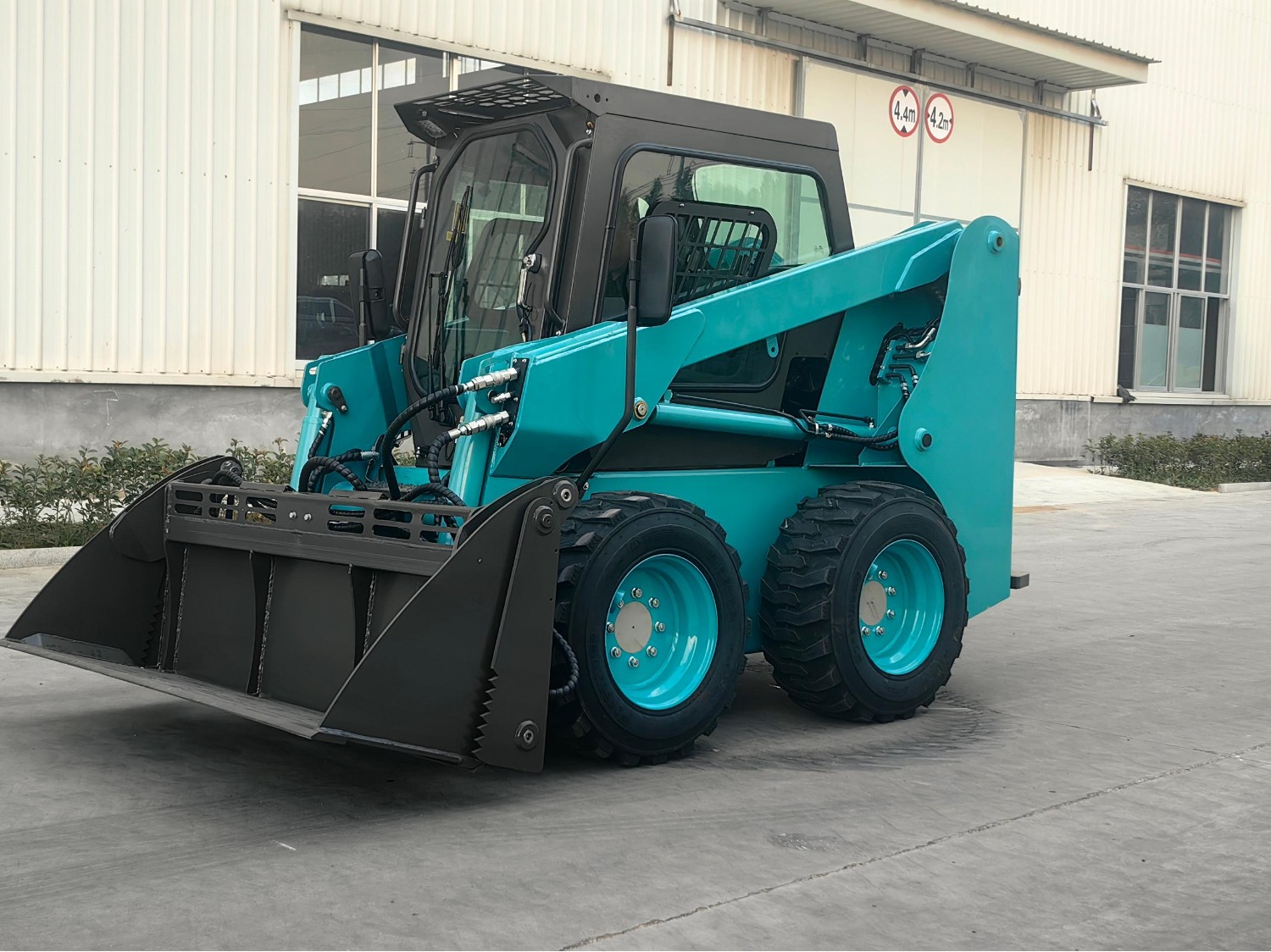 滑移裝載機(jī)